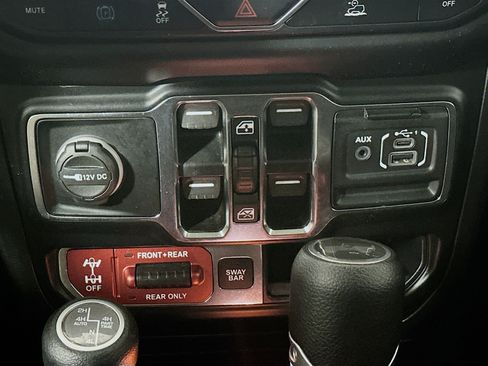Used 2022 Jeep Wrangler Unlimited Rubicon 4xe AWD/4WD image 25
