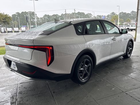 Used 2025 Kia K4 LXS image 18
