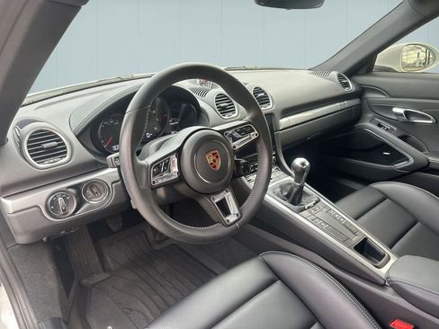 Used 2024 Porsche 718 Cayman image 4