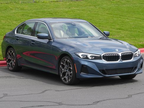 Used 2025 BMW 330i Sedan RWD image 2