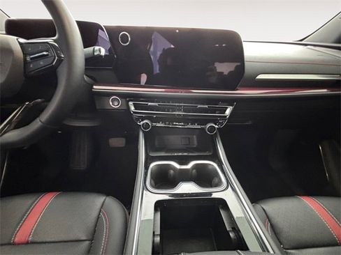 Used 2024 Chevrolet Traverse RS image 11