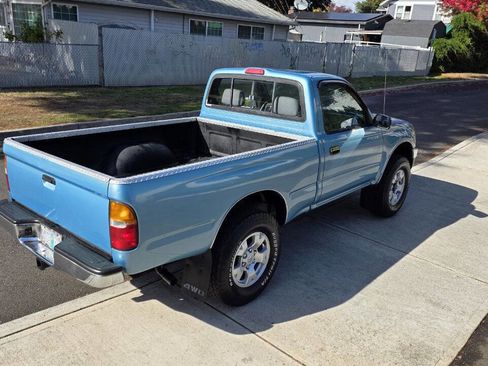 Used 1995 Toyota Tacoma 4x4 Regular Cab image 4