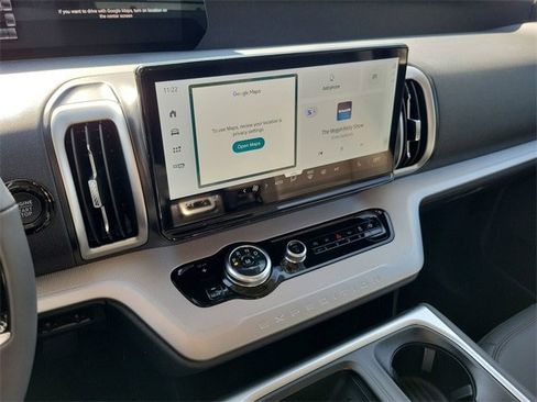 New 2025 Ford Expedition Active image 12