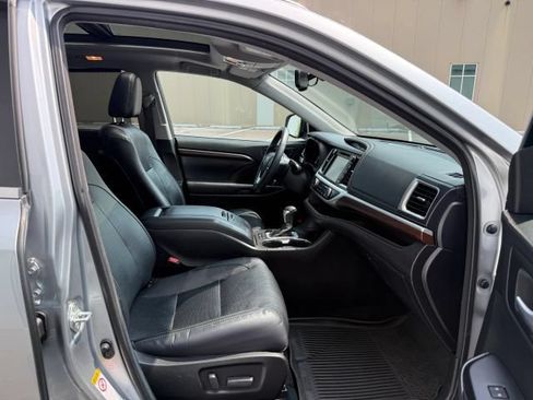 Used 2016 Toyota Highlander Limited Platinum AWD/4WD image 23