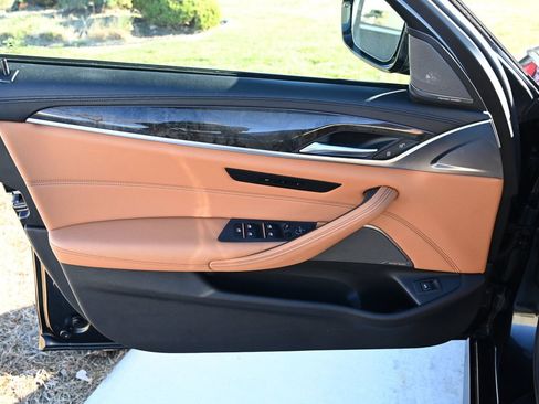 Used 2022 BMW M550i xDrive w/ Premium Package image 16