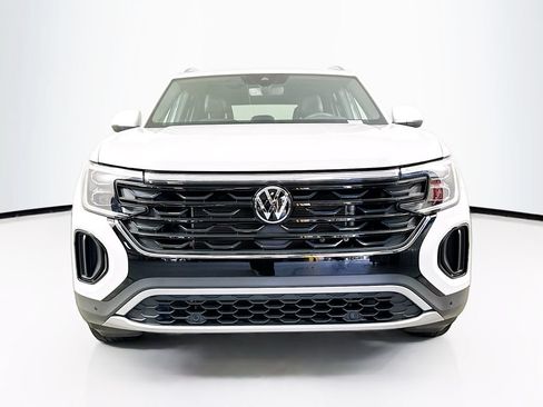 Used 2024 Volkswagen Atlas Cross Sport SE FWD image 5