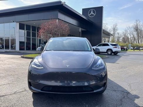 Used 2024 Tesla Model Y Long Range AWD/4WD image 2