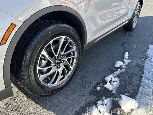 Certified 2022 Lincoln Corsair AWD w/ Equipment Group 101A image 12