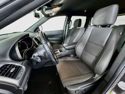 Used 2020 Jeep Grand Cherokee Laredo AWD/4WD image 19