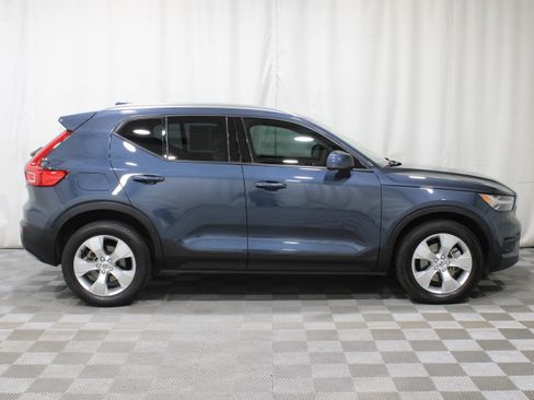 Used 2022 Volvo XC40 T4 Momentum FWD image 31