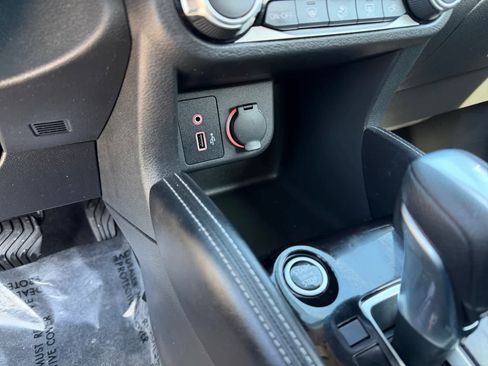 Used 2020 Nissan Kicks SV image 13