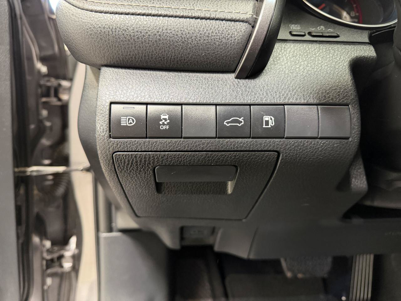 Used 2018 Toyota Camry XSE FWD image 20