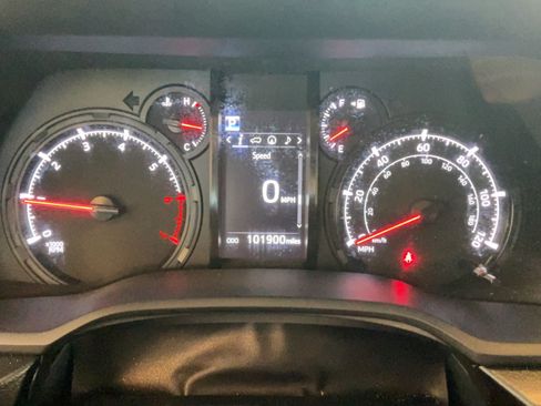 Used 2021 Toyota 4Runner SR5 Premium w/ Moonroof Package RWD image 10