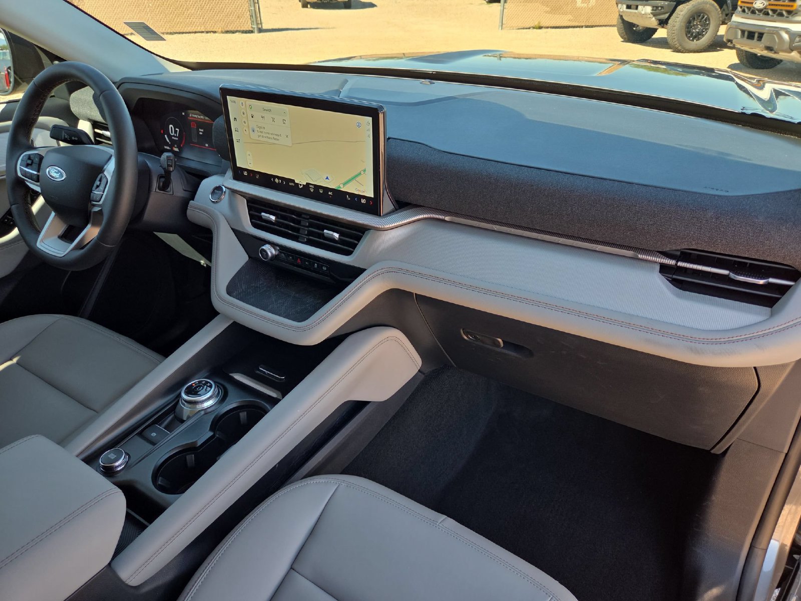 Used 2025 Ford Explorer Active w/ Active Comfort Package RWD image 28