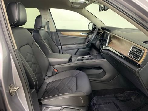 Used 2024 Volkswagen Atlas SE AWD/4WD image 22