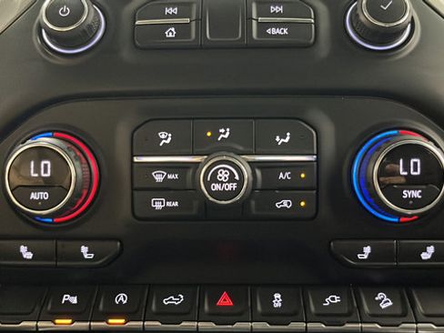 Used 2021 Chevrolet Silverado 1500 LT Trail Boss w/ Convenience Package II AWD/4WD image 18