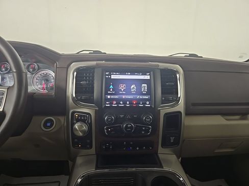 Used 2018 RAM 1500 Laramie w/ Convenience Group AWD/4WD image 10