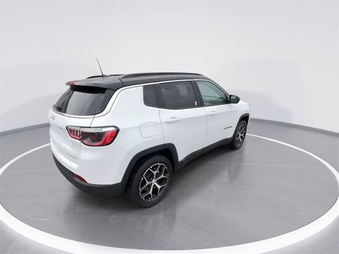 Used 2024 Jeep Compass Limited image 8