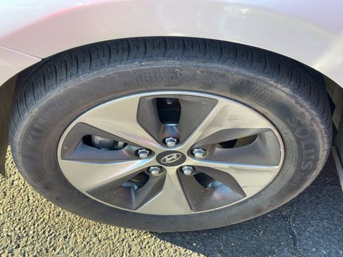 Used 2019 Hyundai Ioniq Limited image 8