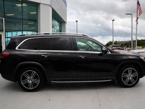 Used 2023 Mercedes-Benz GLS 450 4MATIC image 2