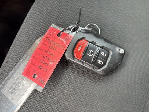 Used 2021 Jeep Wrangler Unlimited Sport AWD/4WD image 36