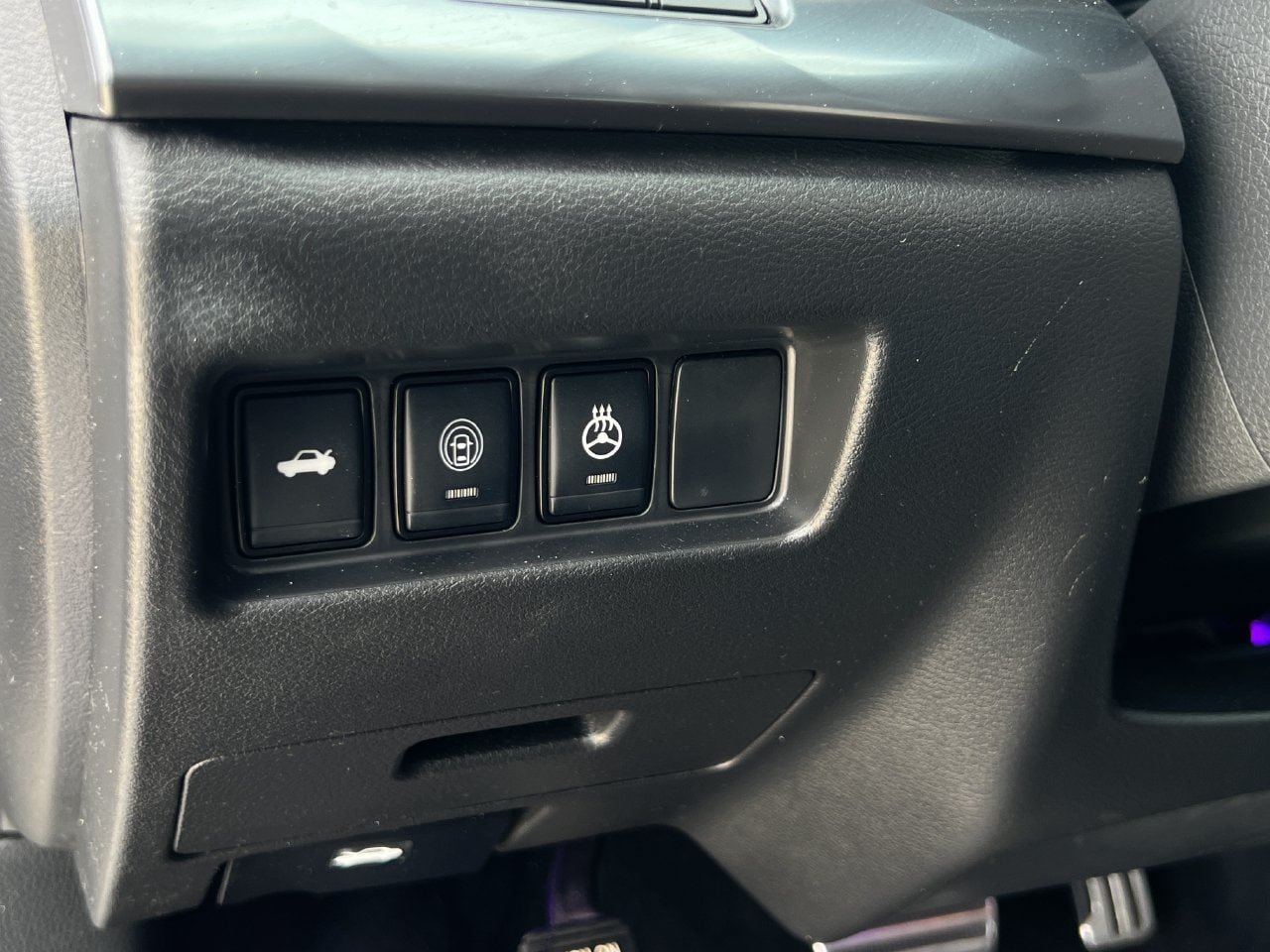 Used 2023 Nissan Maxima SR w/ Sport Mat Group FWD image 17