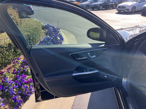 Used 2025 Mercedes-Benz C 300 Sedan image 14