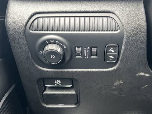 Used 2024 Jeep Wagoneer L Series II w/ Flexible Seating Group image 16