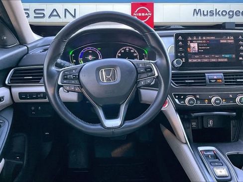 Used 2019 Honda Accord Touring image 8