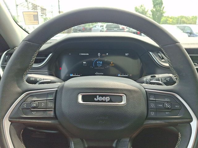 Used 2024 Jeep Grand Cherokee Limited w/ Luxury Tech Group II AWD/4WD image 17
