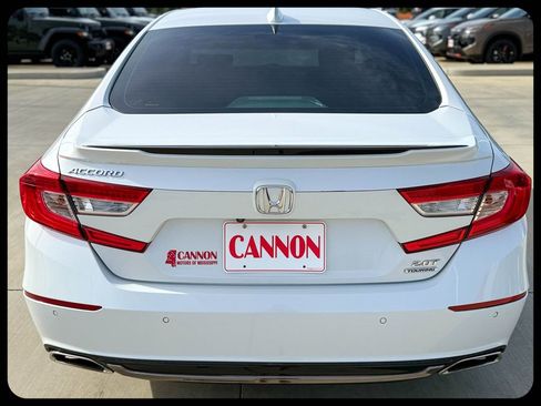 Used 2018 Honda Accord Touring image 8