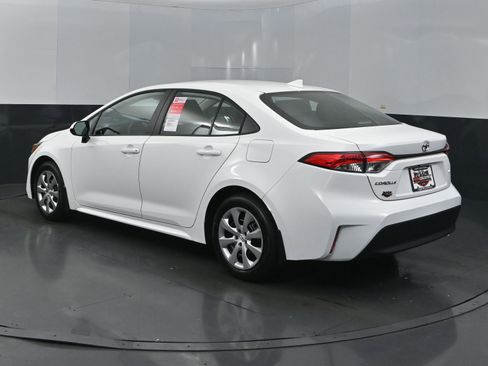 Used 2025 Toyota Corolla LE image 3
