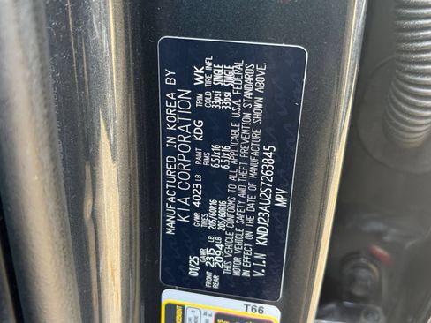 Used 2025 Kia Soul LX w/ LX Technology Package FWD image 24