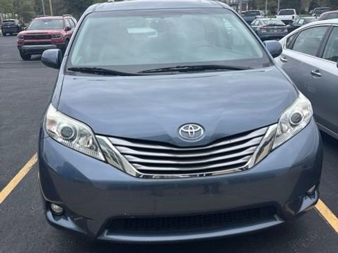 Used 2017 Toyota Sienna XLE FWD image 1