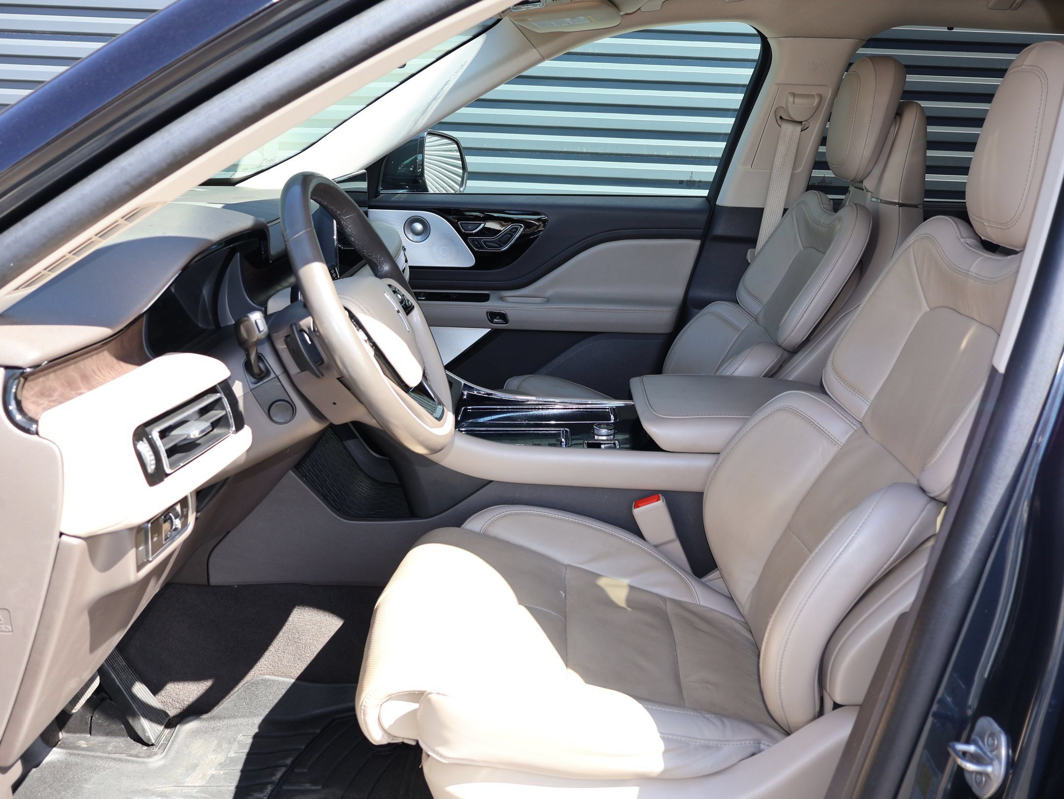 Used 2023 Lincoln Aviator Reserve w/ Equipment Group 201A AWD/4WD image 5
