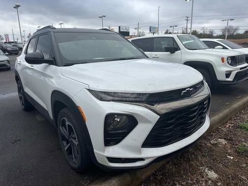 Used 2022 Chevrolet TrailBlazer RS FWD image 2