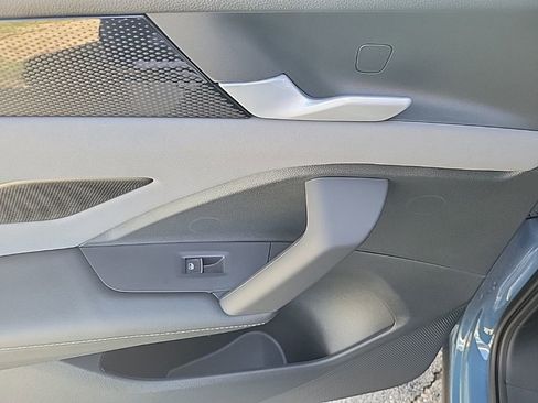 New 2025 Volkswagen Tiguan SE image 46