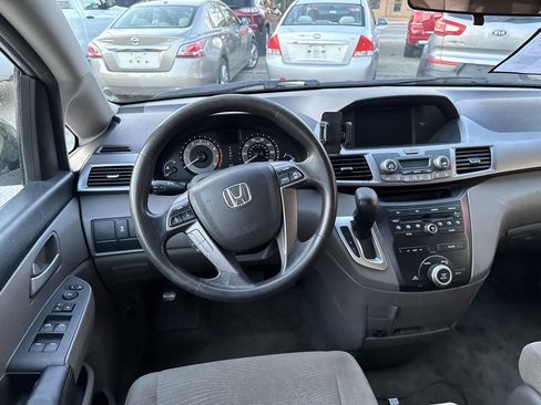 Used 2013 Honda Odyssey LX image 17