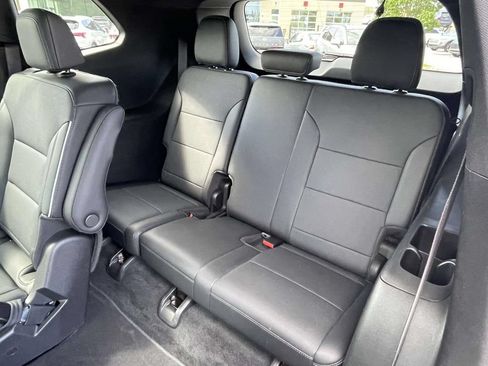Used 2025 Buick Enclave Preferred FWD image 3