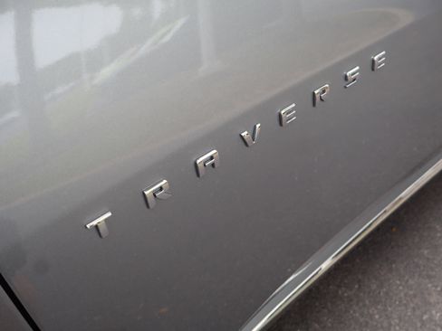 Used 2023 Chevrolet Traverse Premier FWD image 17