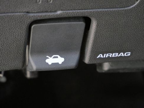 Used 2023 Buick Encore GX Select AWD/4WD image 38