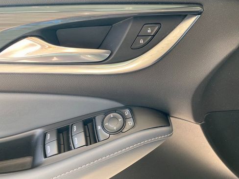 Used 2024 Buick Enclave Essence image 12