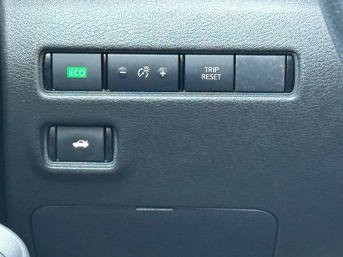 Used 2024 Nissan Sentra SV FWD image 20