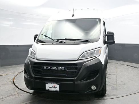 Used 2024 RAM ProMaster 2500 w/ Convenience Group FWD image 2