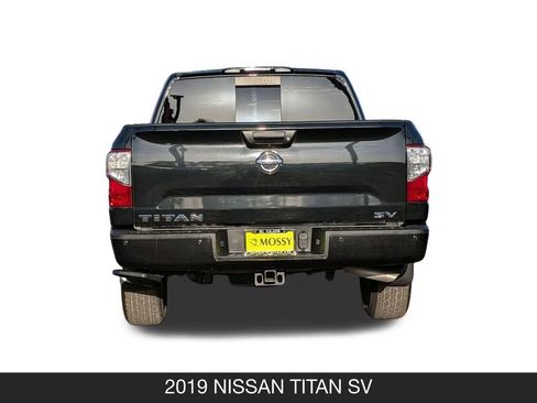Used 2019 Nissan Titan SV w/ SV Convenience Package RWD image 9