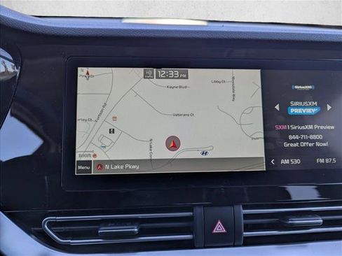 Used 2022 Kia Niro EX image 18