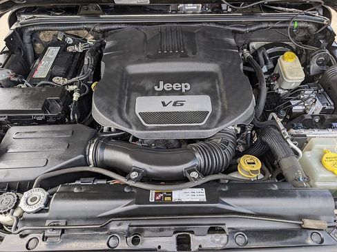 Used 2014 Jeep Wrangler Unlimited Sport w/ Quick Order Package 24S AWD/4WD image 19