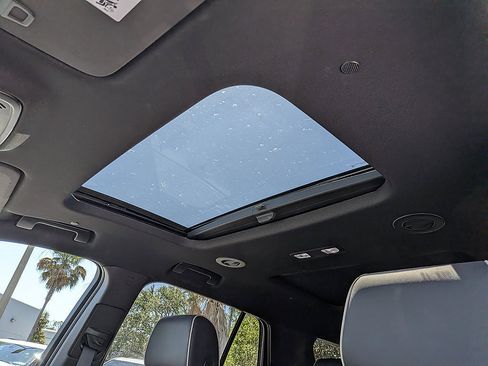 Certified 2023 Chevrolet Traverse Premier FWD image 19