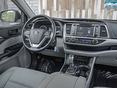 Used 2019 Toyota Highlander Plus AWD/4WD image 15