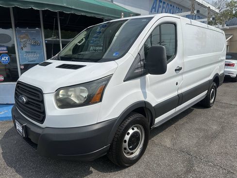 Used 2015 Ford Transit 250 130 Low Roof RWD image 4